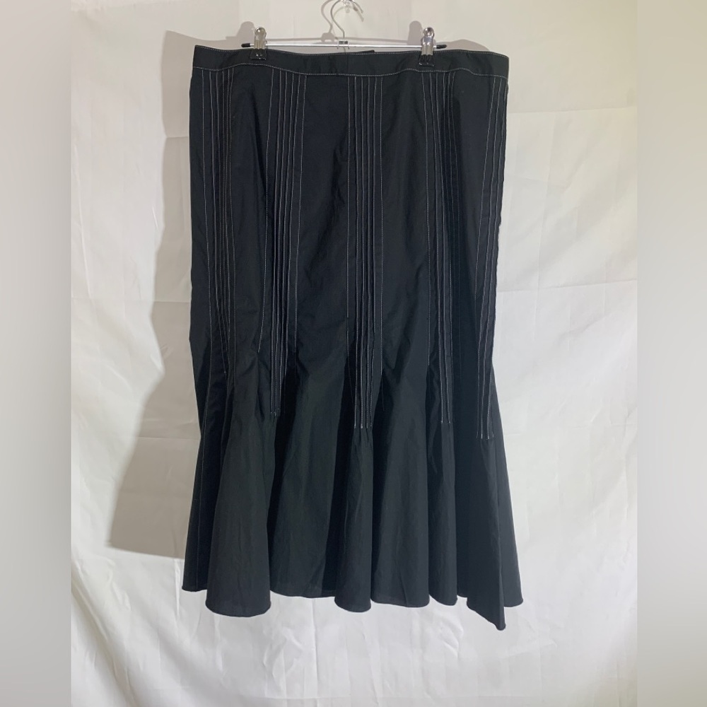 Black skirt, with white tread stitching size 14 - Picture 2 of 7